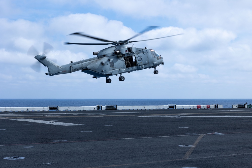 British Royal Marine Commandos Visit USS Bataan