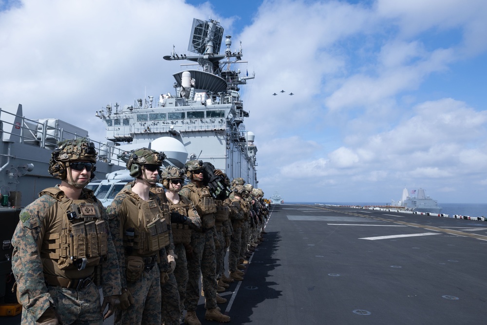 British Royal Marine Commandos Visit USS Bataan