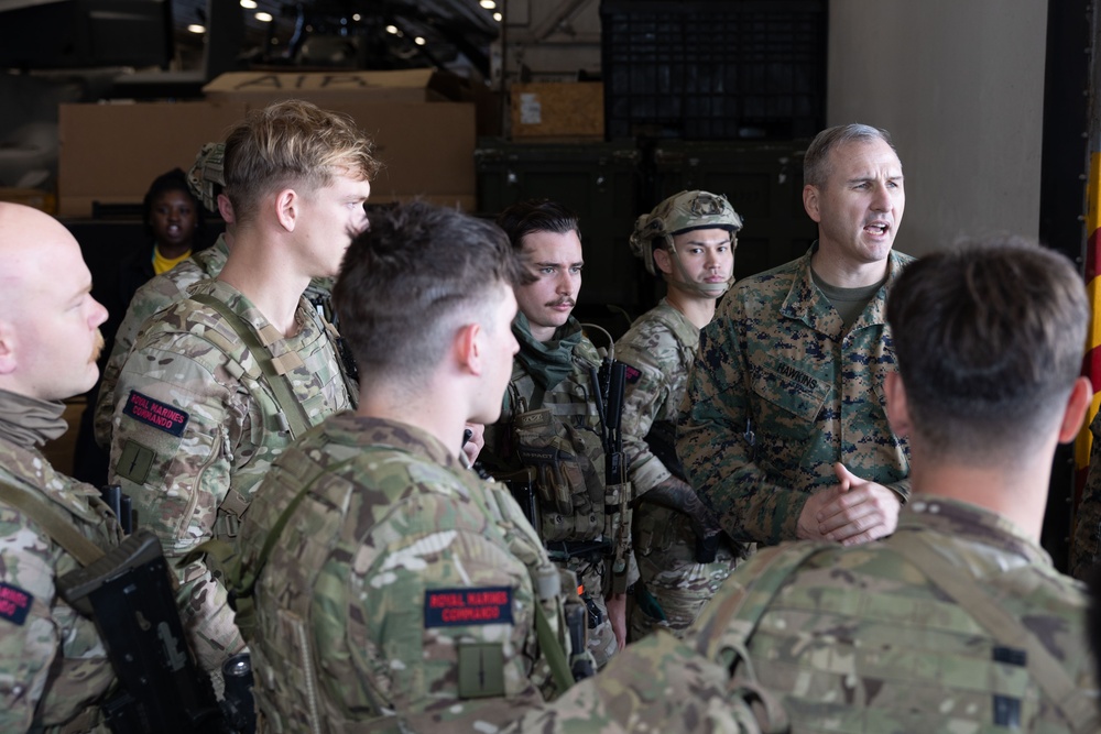 British Royal Marine Commandos Visit USS Bataan