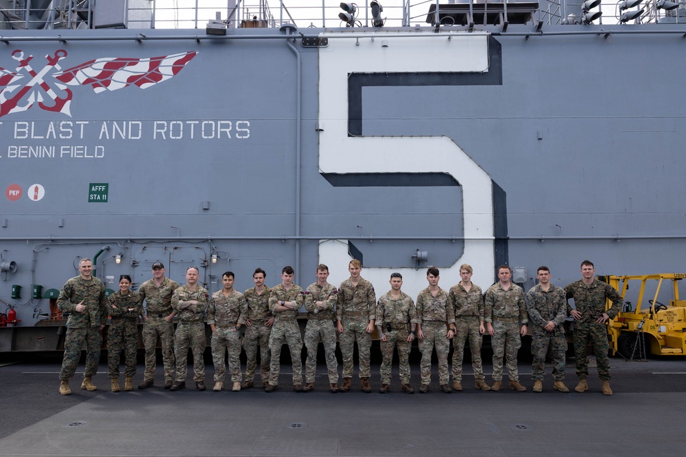 British Royal Marine Commandos tour USS Bataan