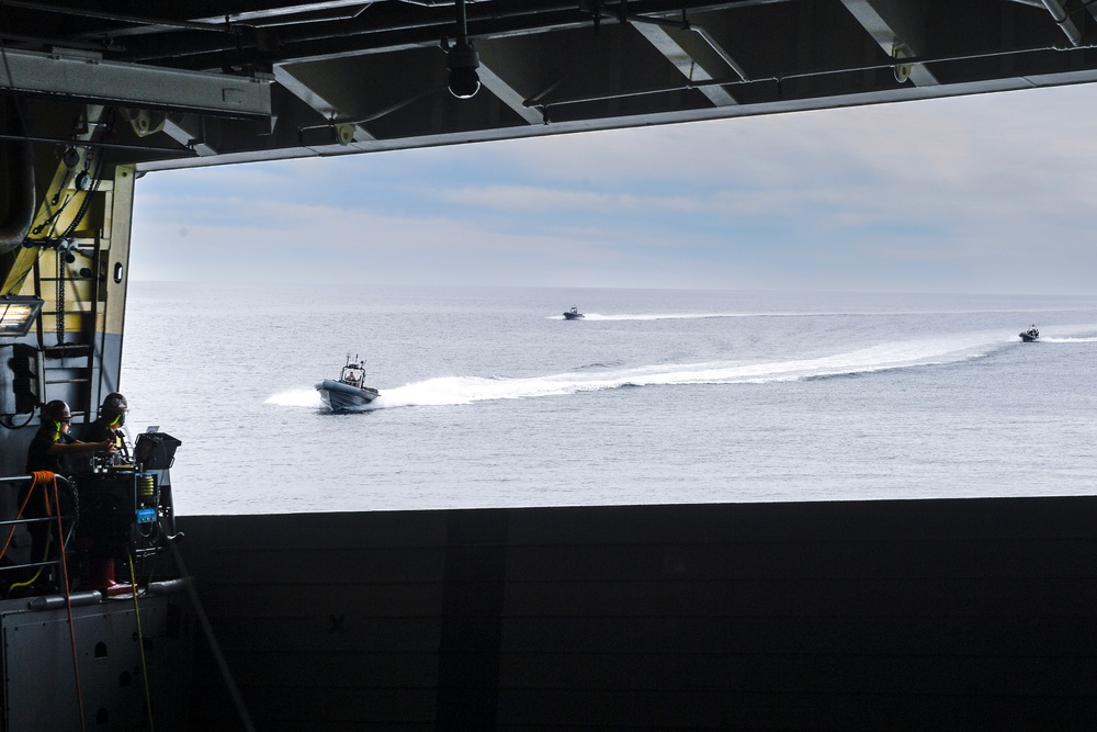 USS San Diego conducts small boat operations with Navy Divers during NASA’s Underway Recovery Test 11