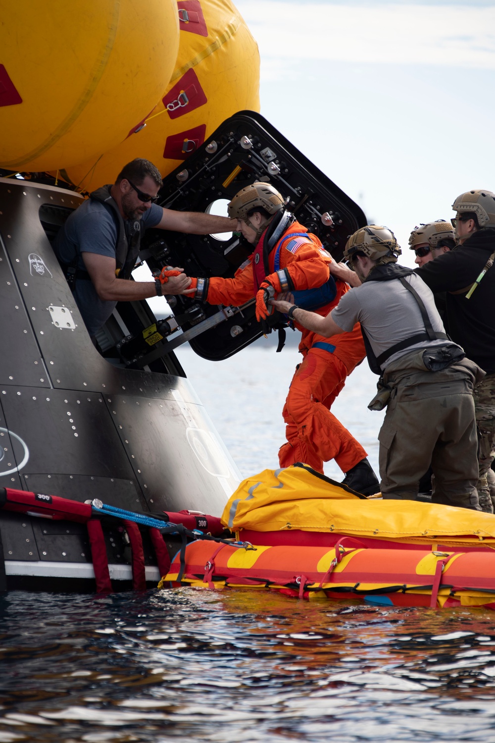 USS San Diego rehearses astronaut recovery while underway for NASA’s Underway Recovery Test 11