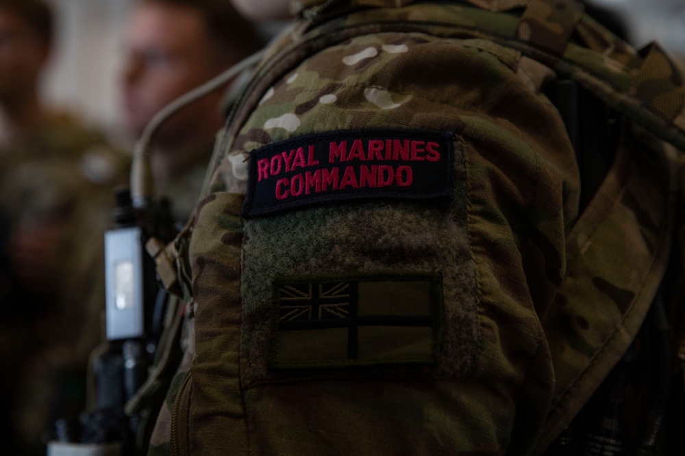 British Royal Marine Commandos visit the USS Bataan