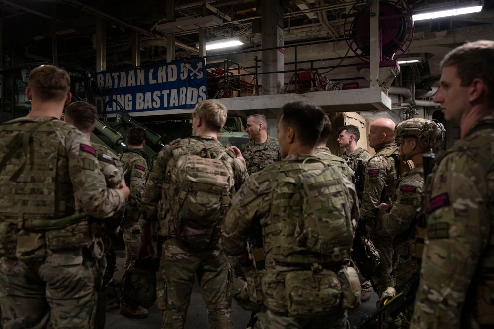 British Royal Marine Commandos visit the USS Bataan