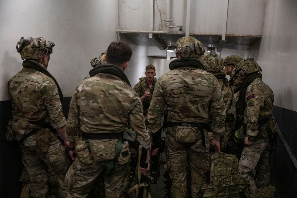 British Royal Marine Commandos visit the USS Bataan