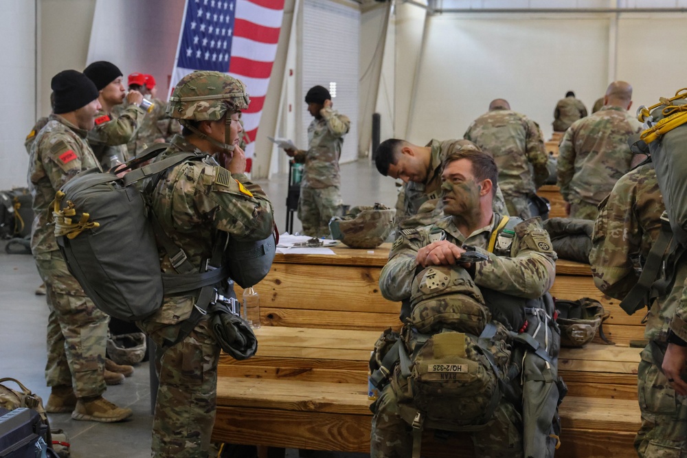 407th Brigade Support Battalion Prepares for Airborne Operations