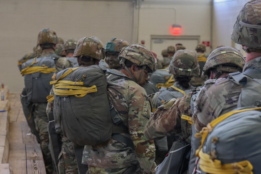 407th Brigade Support Battalion Prepares for Airborne Operations