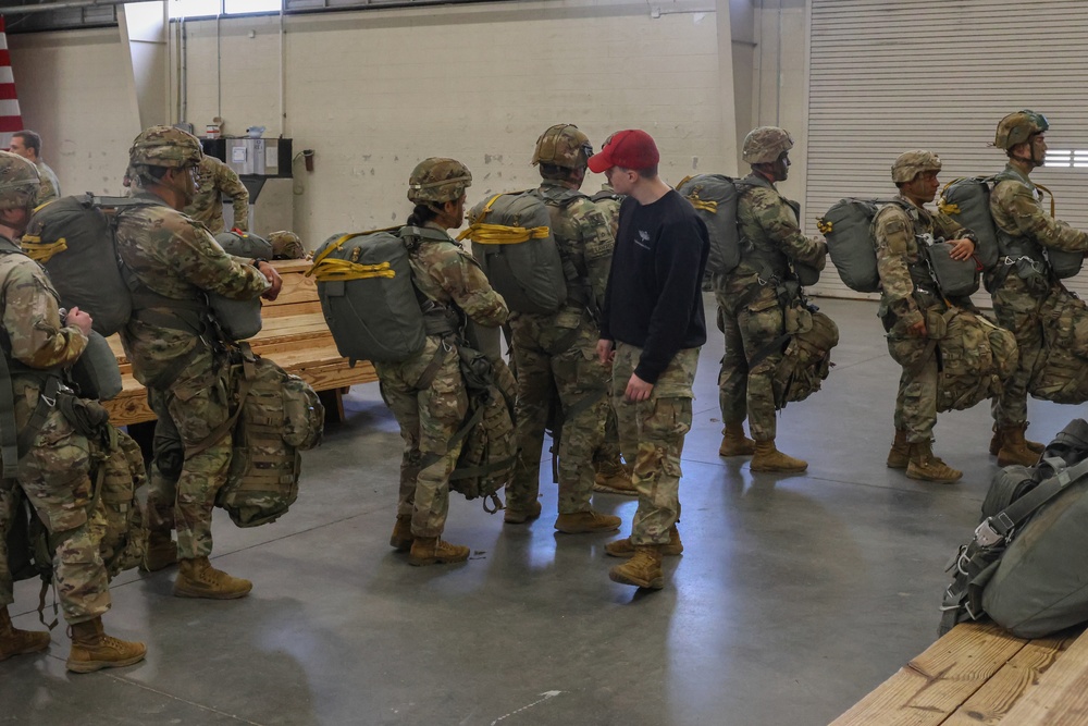 407th Brigade Support Battalion Prepares for Airborne Operations