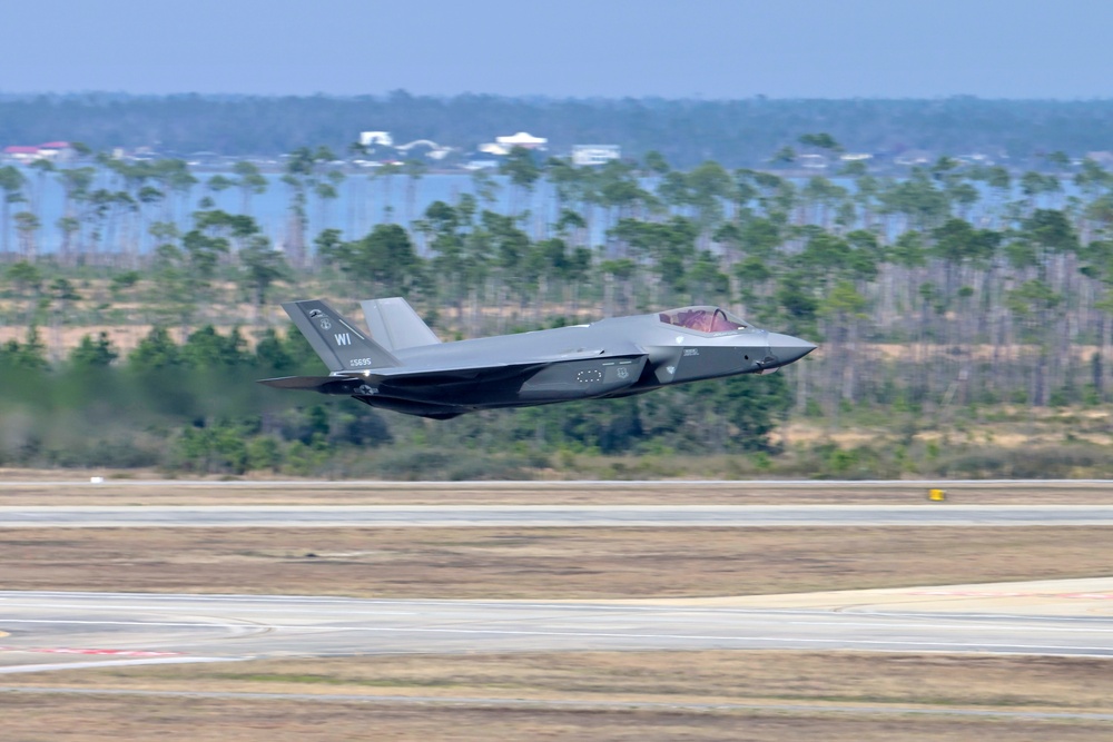 Wisconsin Airmen complete first F-35 training deployment