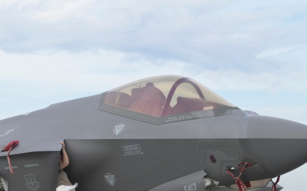 Wisconsin Airmen complete first F-35 training deployment