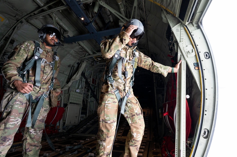 Yokota loadmasters conduct routine readiness training