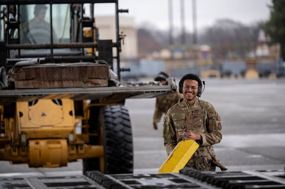 Yokota loadmasters conduct routine readiness training