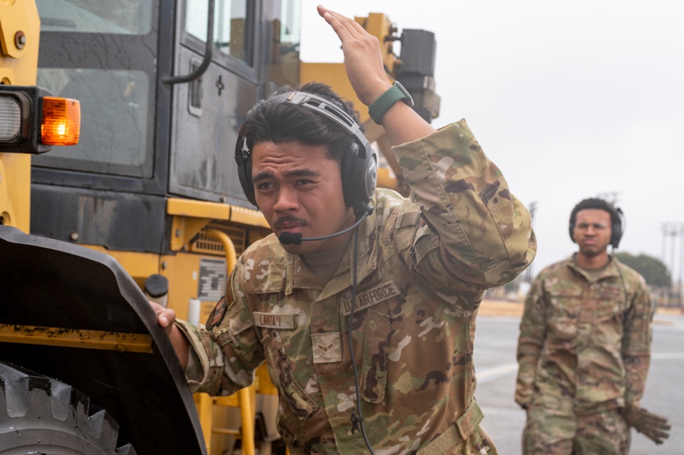 Yokota loadmasters conduct routine readiness training