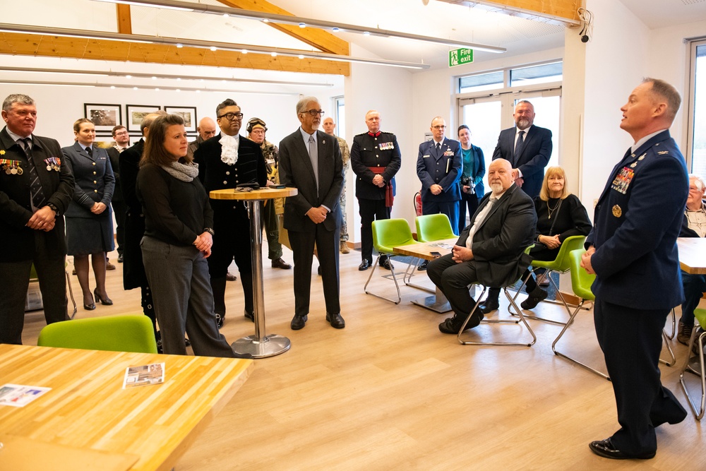 US and UK leaders honor WWII Airmen at Stanwick Lakes memorial