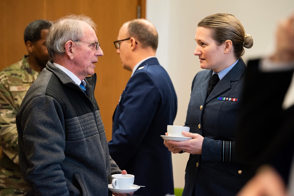 US and UK leaders honor WWII Airmen at Stanwick Lakes memorial