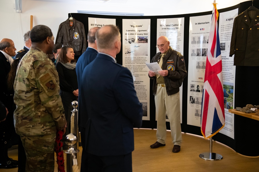 US and UK leaders honor WWII Airmen at Stanwick Lakes memorial