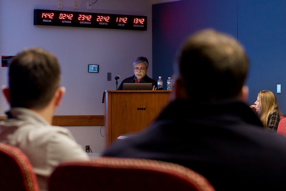 NMRC Scientist Presents on Phage Therapy