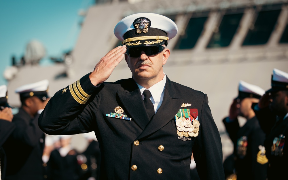 USS COOPERSTOWN (LCS 23) HOLDS CHANGE OF COMMAND