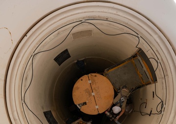 90 MMXS performs maintenance on MMIII