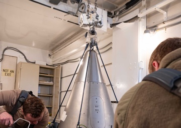 90 MMXS performs maintenance on MMIII