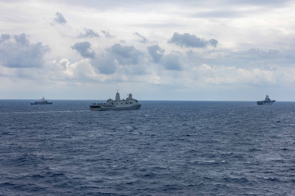 Bataan Amphibious Ready Group Conducts Photo Ex