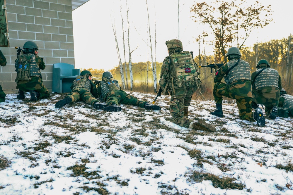 The Norwegian Home Guard Rapid Reaction Force Complete STX Lanes during NOREX 51