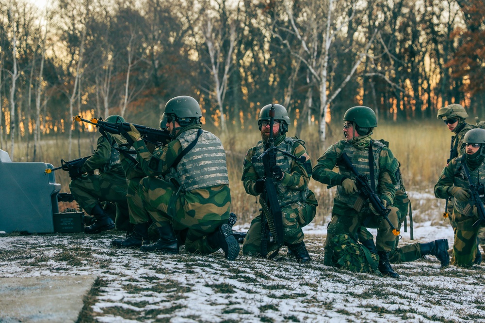 The Norwegian Home Guard Rapid Reaction Force Complete STX Lanes during NOREX 51