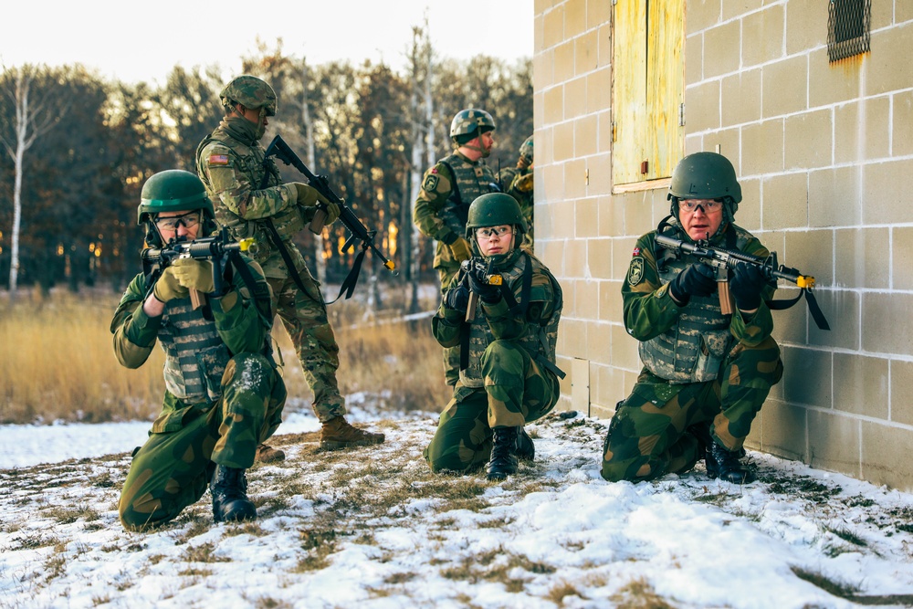 The Norwegian Home Guard Rapid Reaction Force Complete STX Lanes during NOREX 51