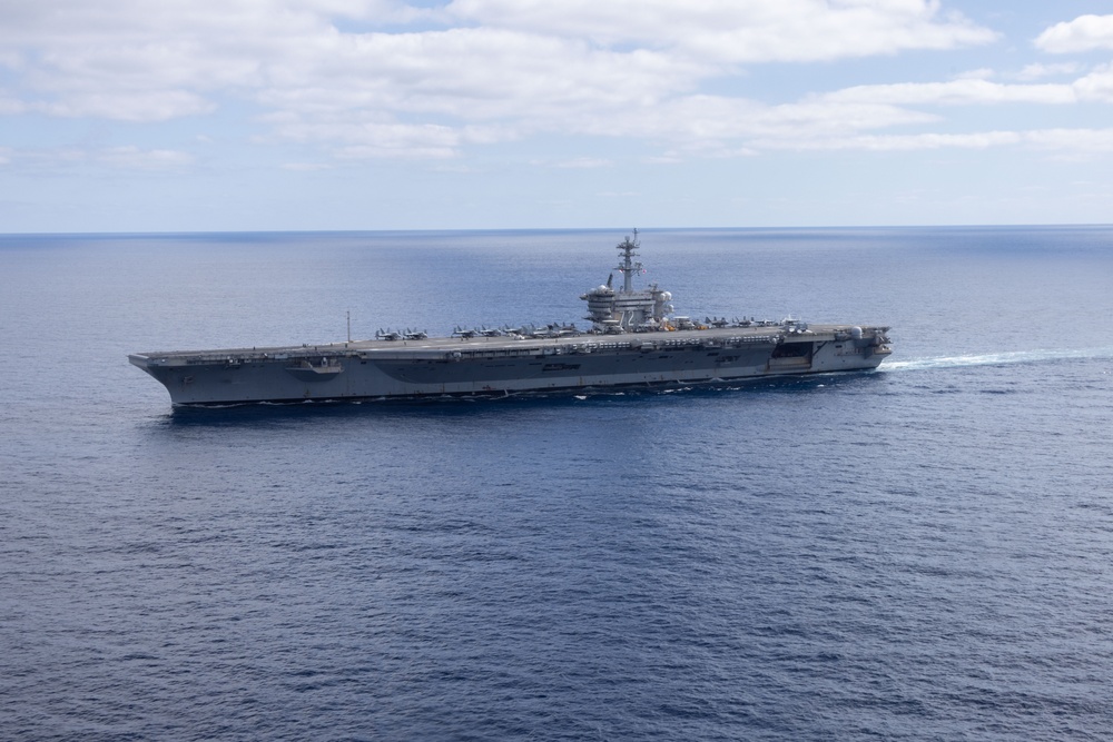 Heavy Haulers Land on USS Abraham Lincoln 