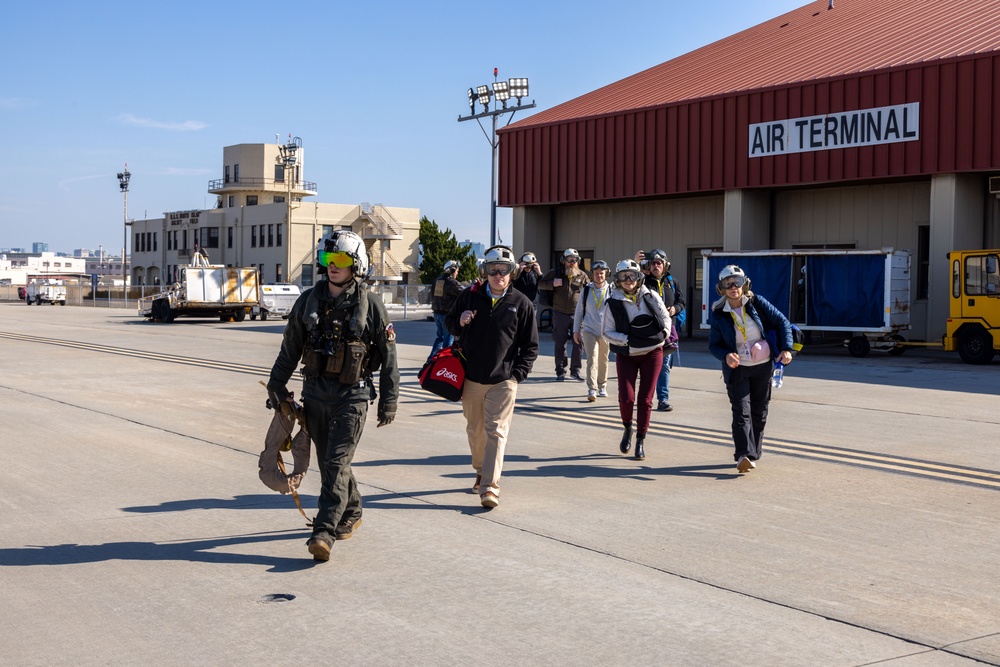 Heavy Haulers Land on USS Abraham Lincoln   