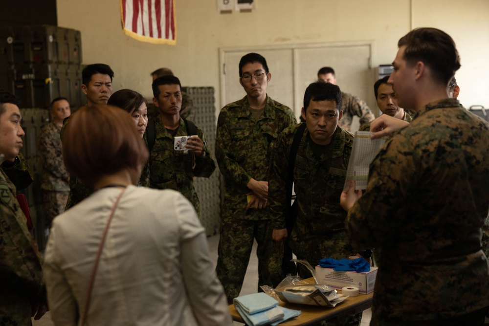 U.S. Navy Corpsman with 3rd Medical Battalion demonstrate a blood transfusion for the Japanese Ground Self Defense Force
