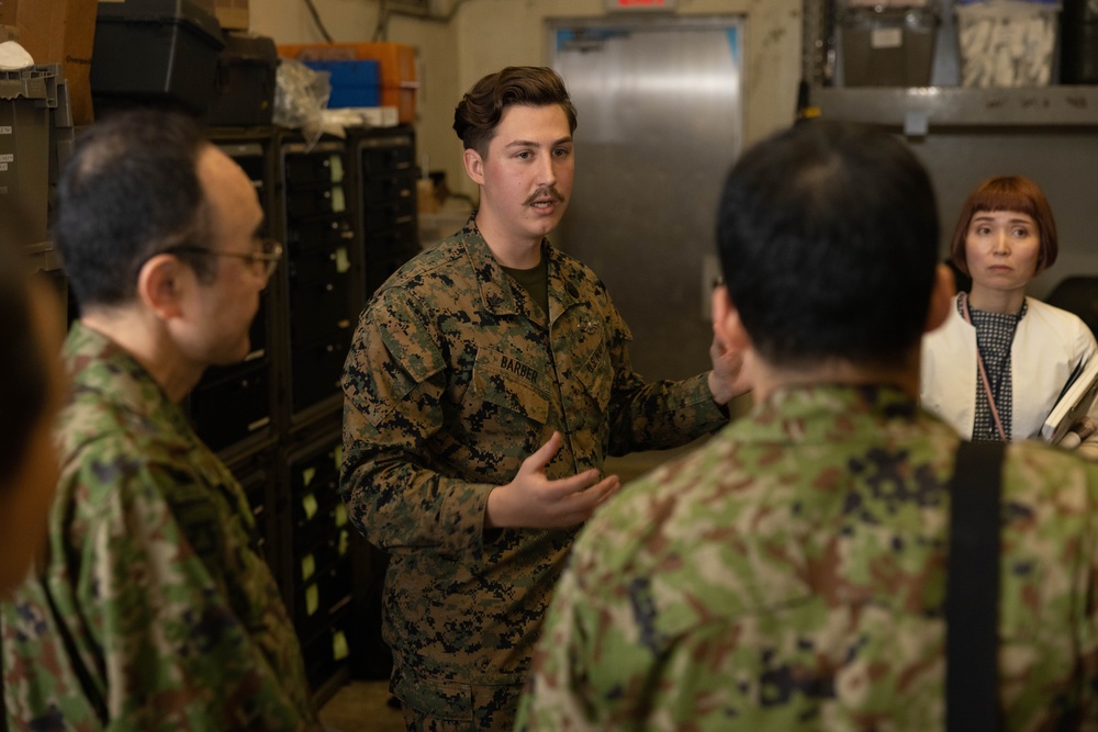 U.S. Navy Corpsman with 3rd Medical Battalion demonstrate a blood transfusion for the Japanese Ground Self Defense Force