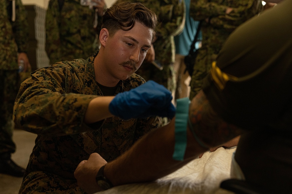 U.S. Navy Corpsman with 3rd Medical Battalion demonstrate a blood transfusion for the Japanese Ground Self Defense Force