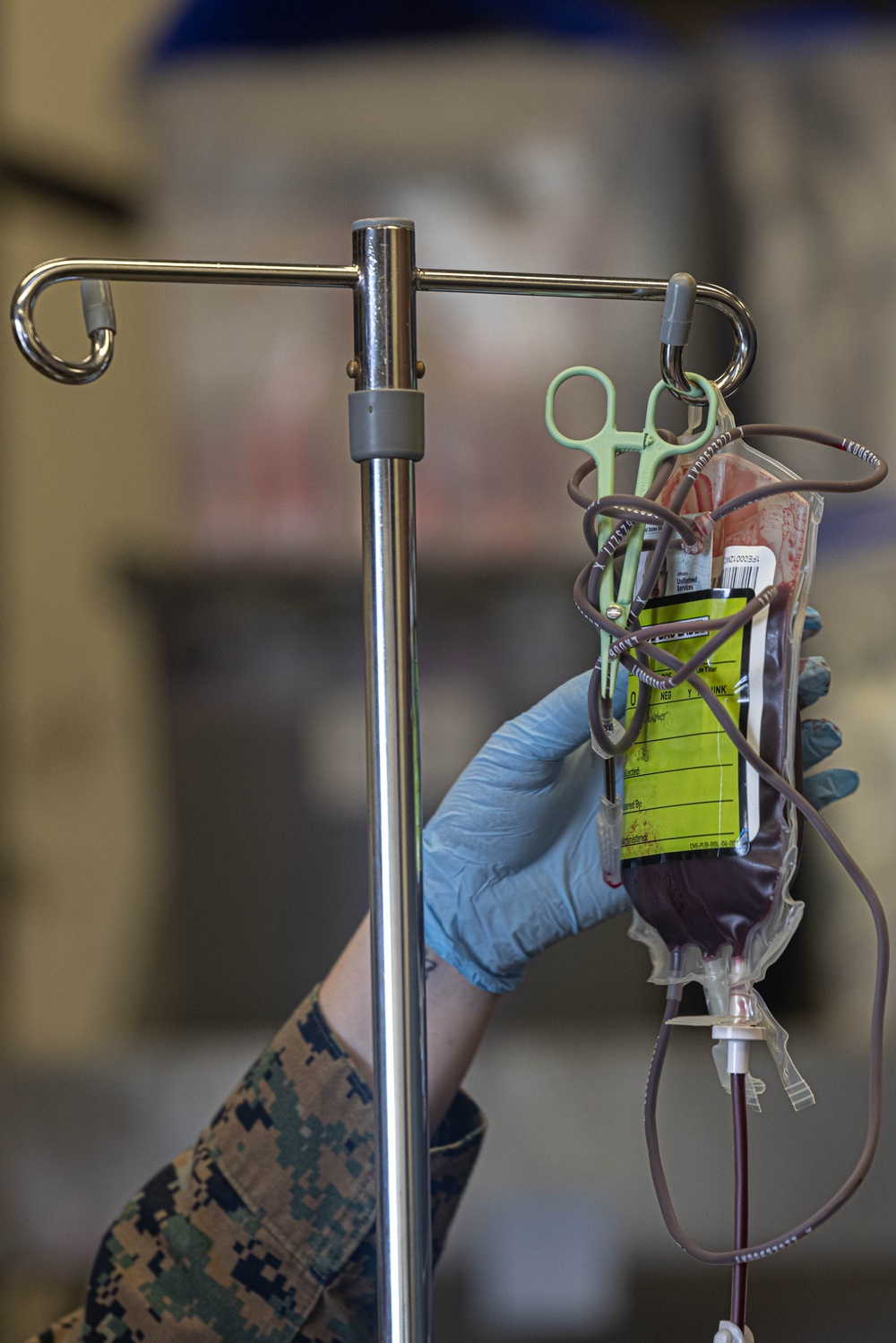 U.S. Navy Corpsman with 3rd Medical Battalion demonstrate a blood transfusion for the Japanese Ground Self Defense Force