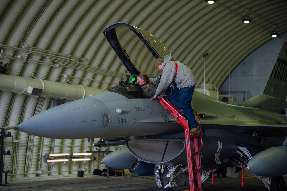 Osan F-16s enhance interoperability in Thirsty Fiend