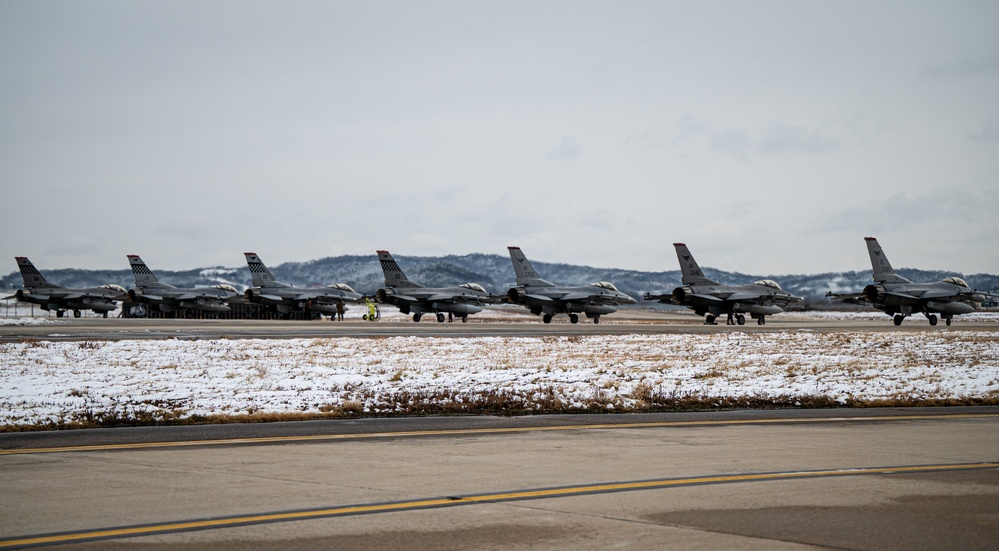 Osan F-16s enhance interoperability in Thirsty Fiend