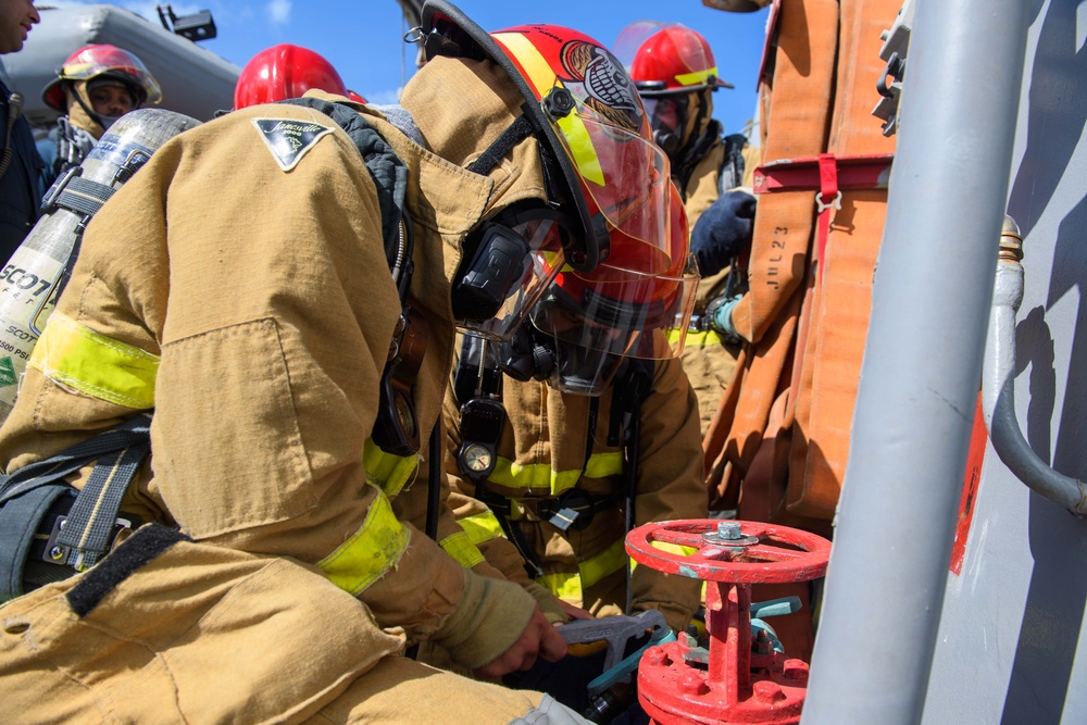 USS Mason Conducts Firefighting Training in Red Sea