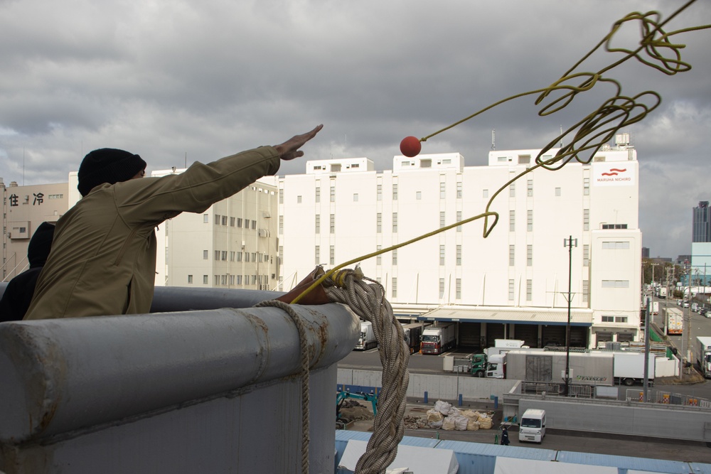 USS America arrives in Osaka