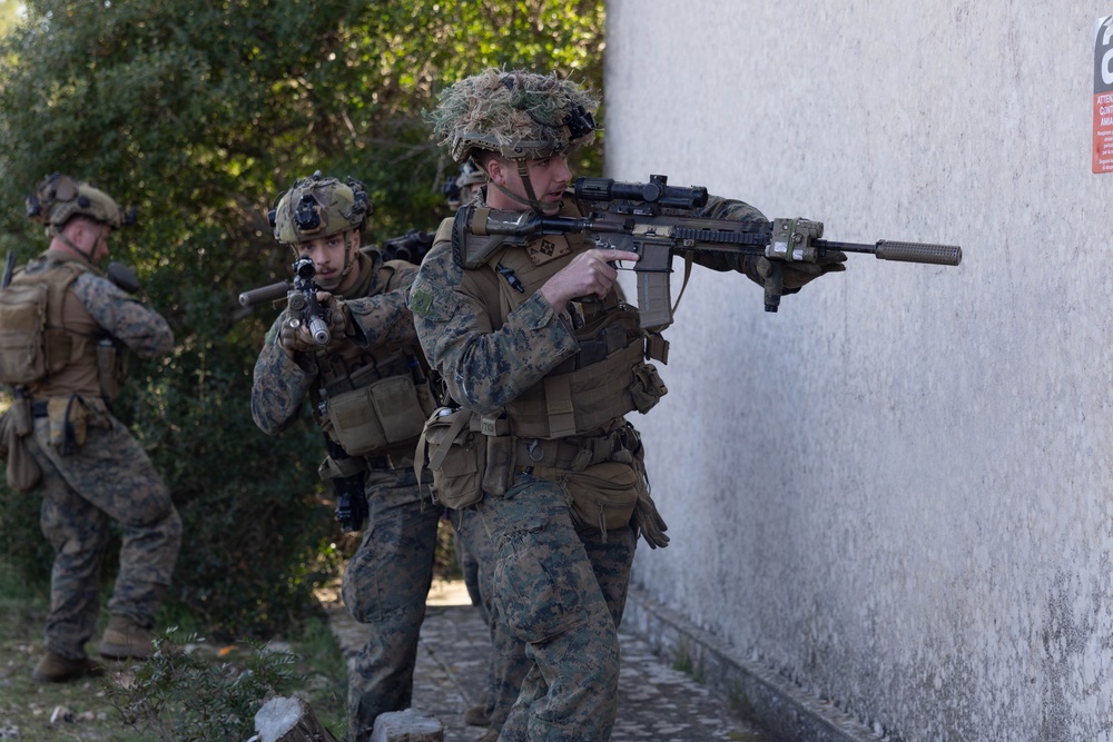 26th MEU(SOC) Integrates with Italian San Marco Brigade Marines During Bilateral Exercise