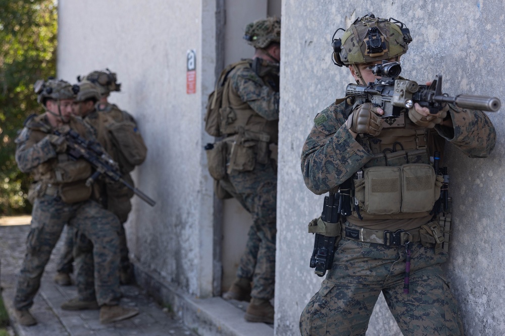 26th MEU(SOC) Integrates with Italian San Marco Brigade Marines During Bilateral Exercise