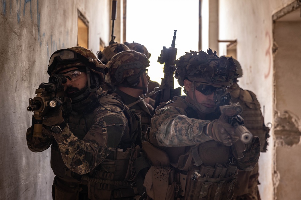 26th MEU(SOC) Integrates with Italian San Marco Brigade Marines During Bilateral Exercise