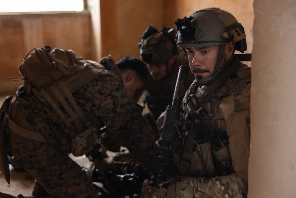 26th MEU(SOC) and Italian San Marco Brigade Marines Showcase Tactics, Equipment