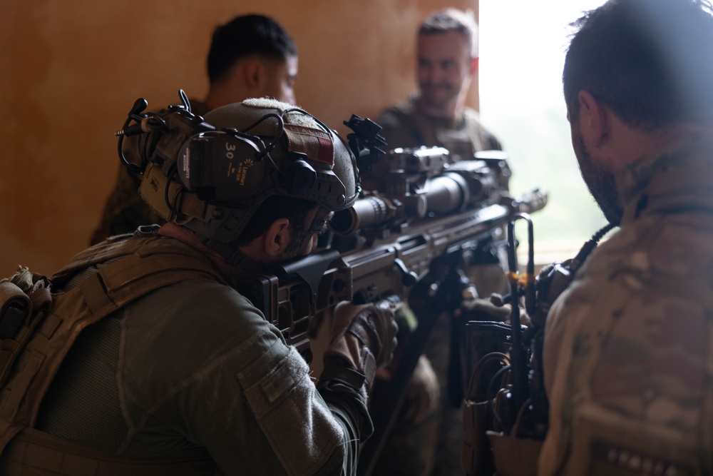 26th MEU(SOC) and Italian San Marco Brigade Marines Showcase Tactics, Equipment