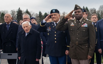 Poznan Pays Respect to Fallen Soldiers