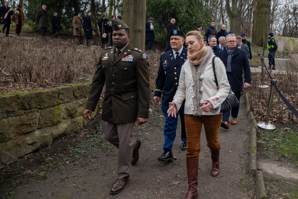 Poznan Pays Respect to Fallen Soldiers