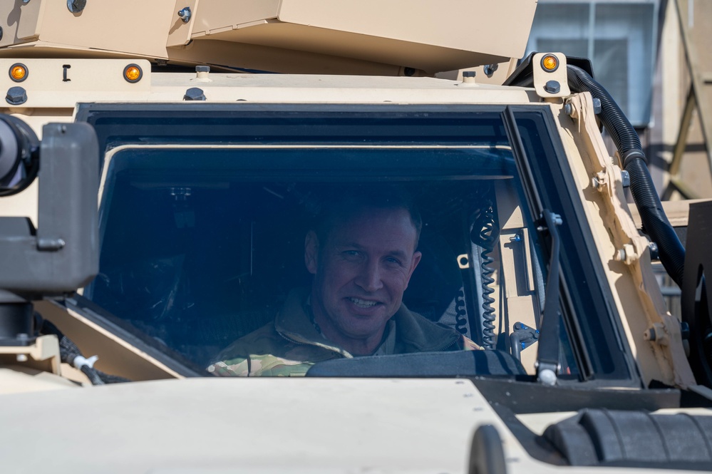 Lt. Gen. Lamontagne Visits the Liberty Wing