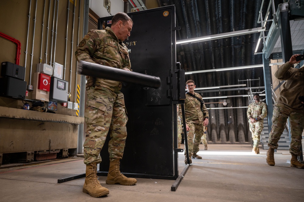 Lt. Gen. Lamontagne Visits the Liberty Wing