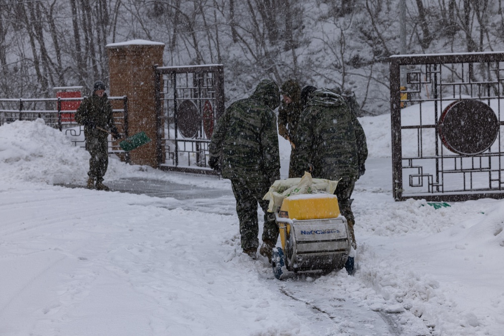 Korea Viper 24.1 | U.S. and Republic of Korea Marines Shovel Snow