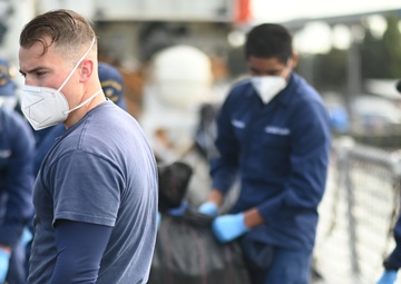 Coast Guard Cutter Alert crewmembers conduct drug offload in San Diego