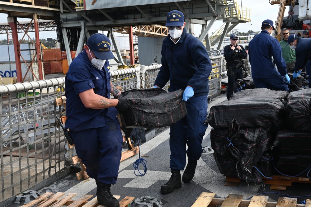 Coast Guard Cutter Alert crewmembers conduct drug offload in San Diego